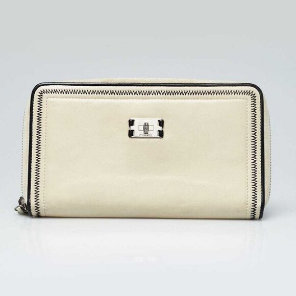 Chanel Light White/Black Lambskin Leather Zigzag Stitch L-Gusset Zip Wallet - Picture 1 of 11